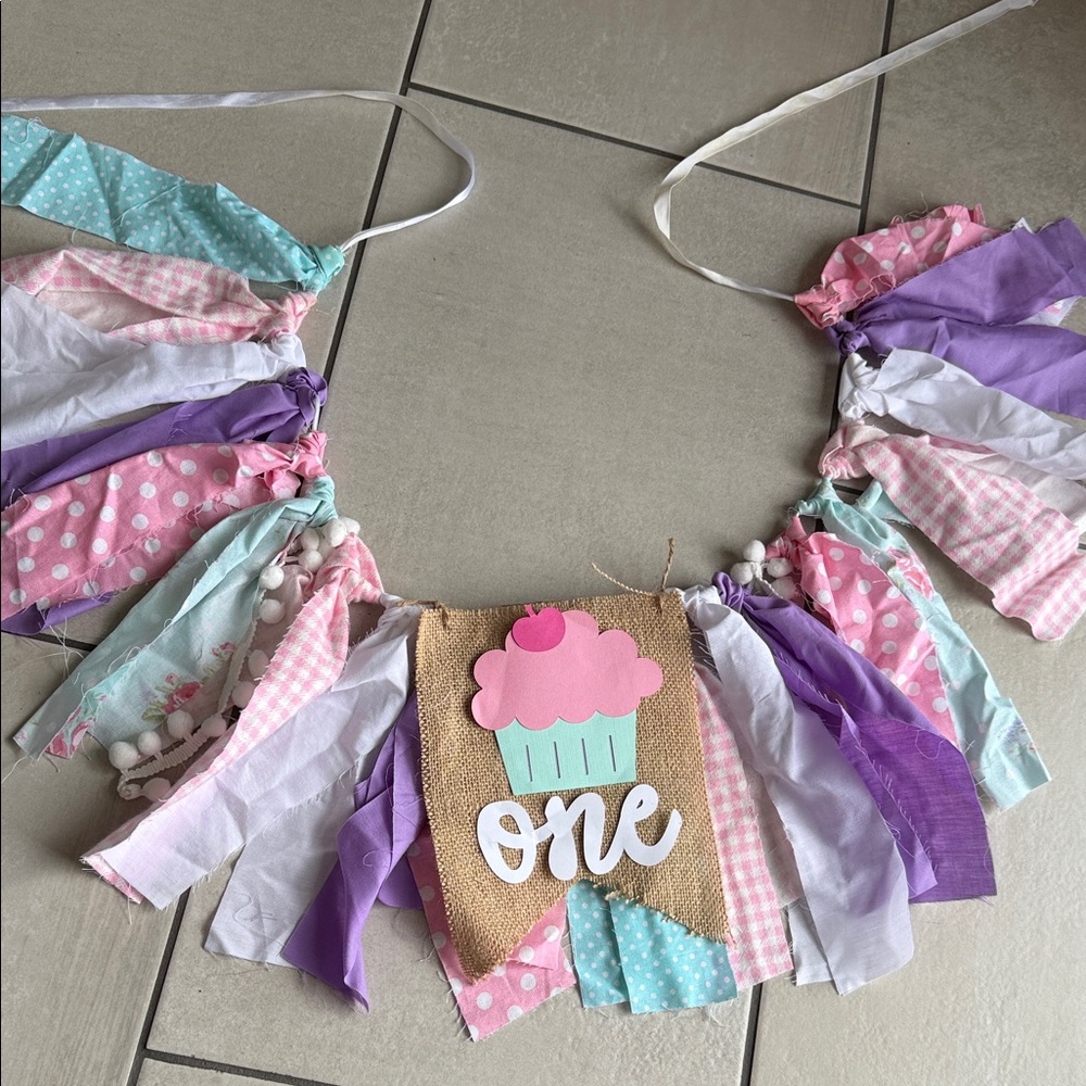 1st Birthday Banner with Cupcake Design